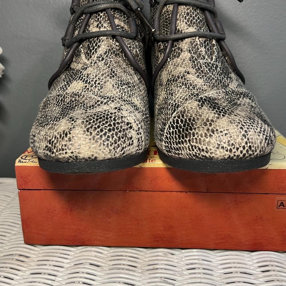 Toms Wedge Ankle Boots - Picture 8 of 11